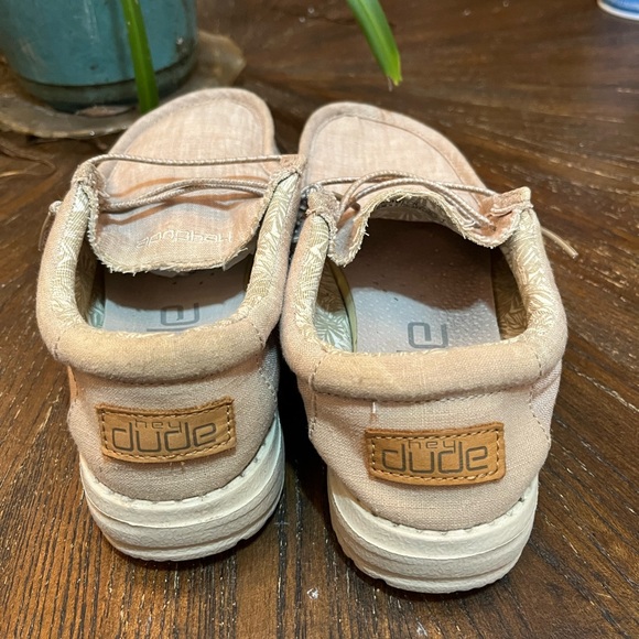 Hey Dude Kids' Tan Canvas Loafers. Youth Y4 L5 - Picture 2 of 4